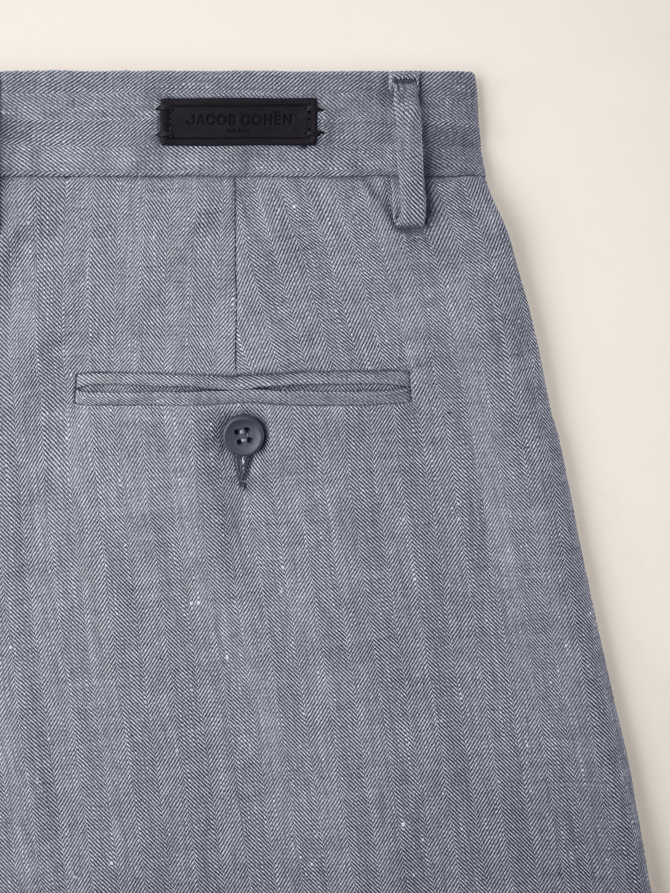 Christina – Linen-Viscose Herringbone Canvas Bermudas - Image 2